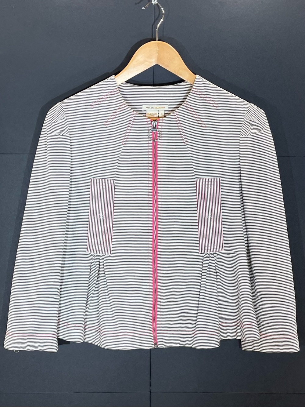 Vintage Y2K BCBG Maxazria grey seersucker jacket with pink stitching size small